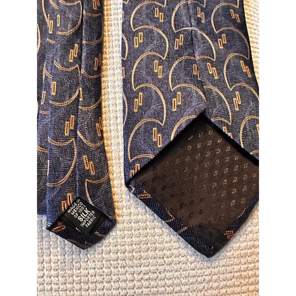 Bill Blass Black Label Mens Silk Tie‎ Navy Gold Scallop Art Deco Geometric